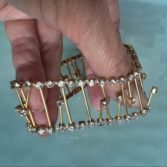 Gold and Crystal Stretchy Bracelet. - Picture 3 of 6